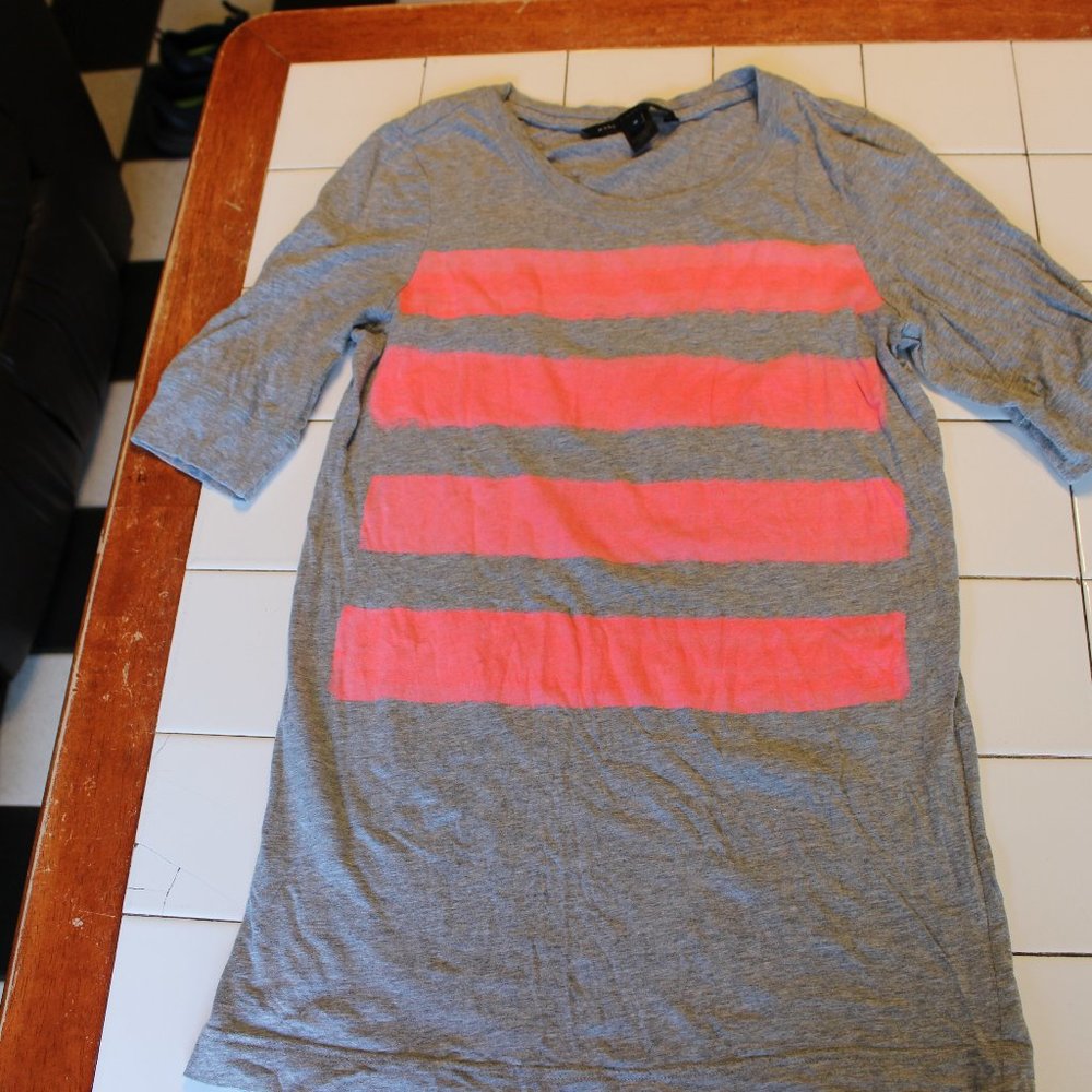 MARC BY MARC JACOBS GRAY & PINK TOP SIZE M